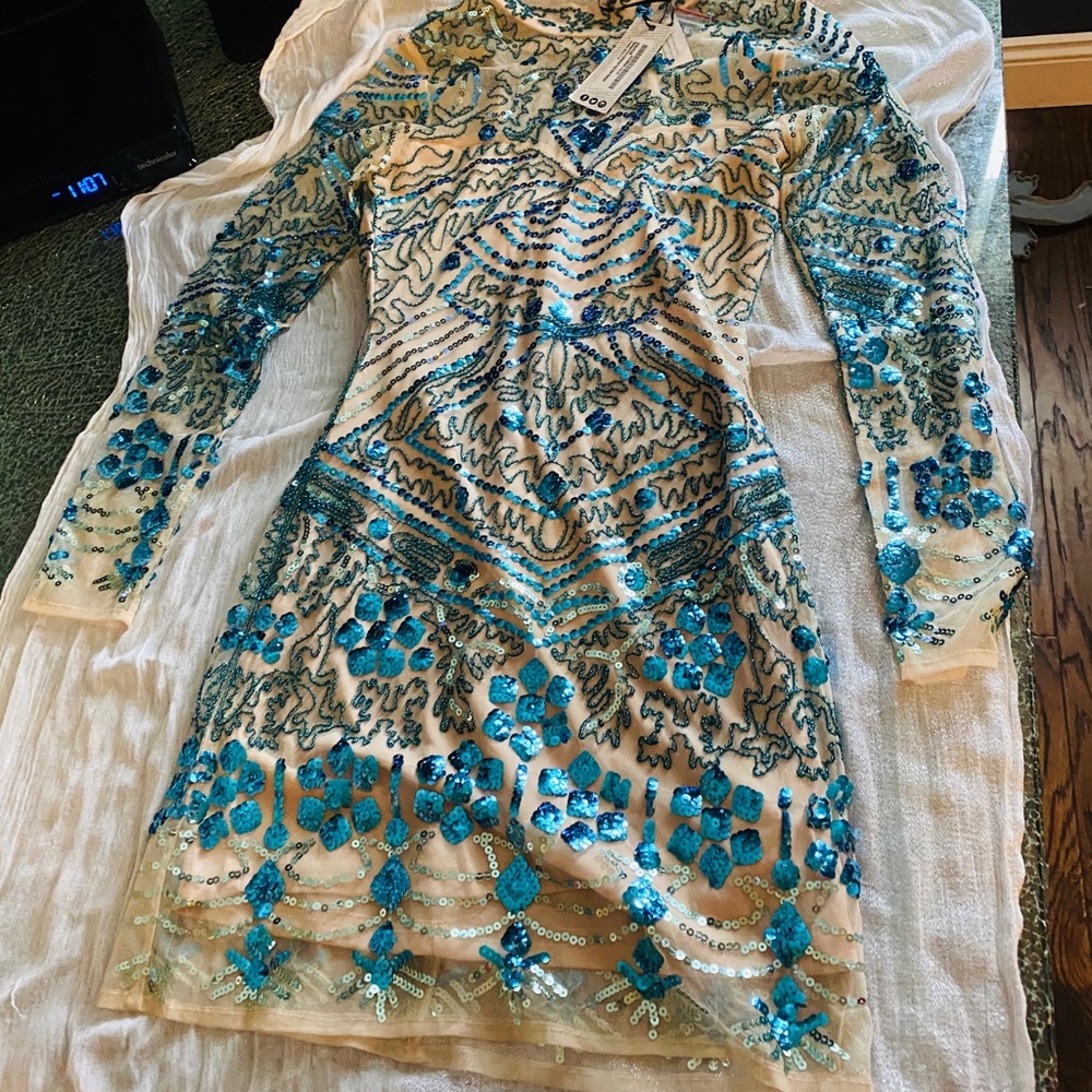 Dress - Picture 11 of 11